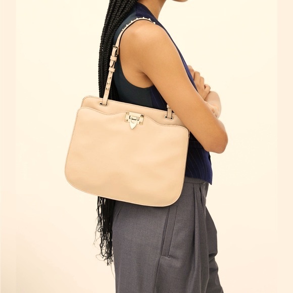 Valentino Rock Stud Nude Poudre Leather Shoulder Hand Bag - Picture 2 of 14